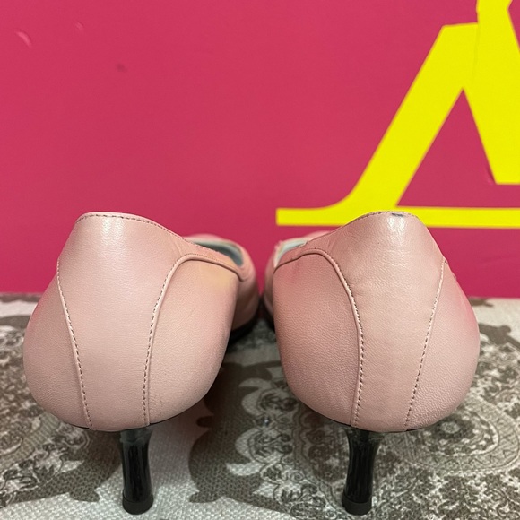 St. John Knits Leather Kitten Heel Almond Toe Classic 8 Pink Pumps NEW - Picture 4 of 5